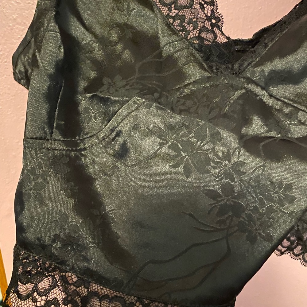 Black Floral Lace Trim Satin Cami Crop Top 4x Shein - Picture 4 of 14